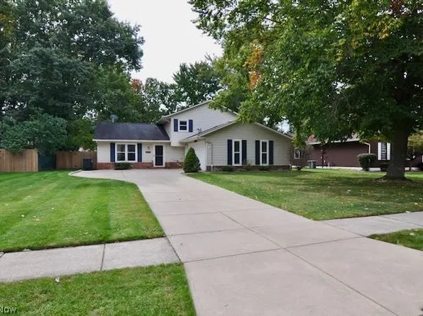 3940 Canterbury Dr, Brunswick, OH 44212