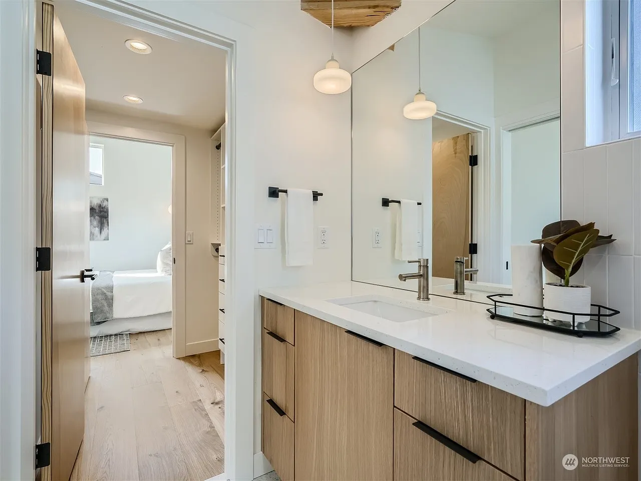 2 bed, 1.5 bath, 1100 sqft, $3,250 — Photo 3