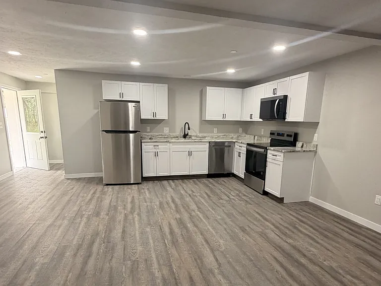 216 Wilcox Pkwy #6 — Photo 1