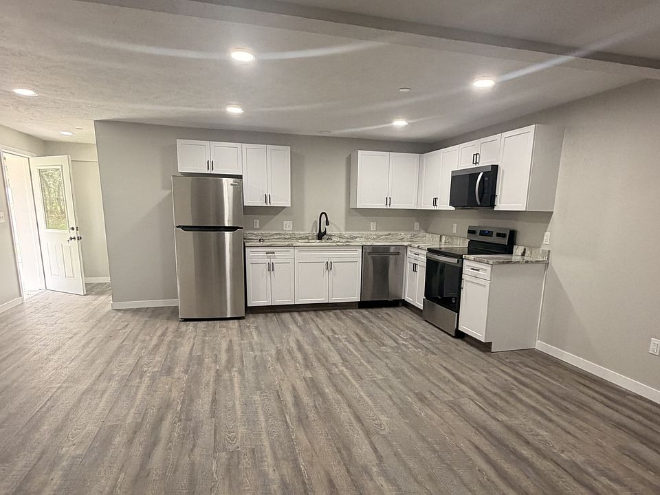 1st image of 216 Wilcox Pkwy #6