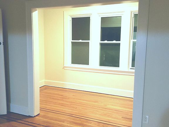 3rd image of 9 Wilfred St Floor 2