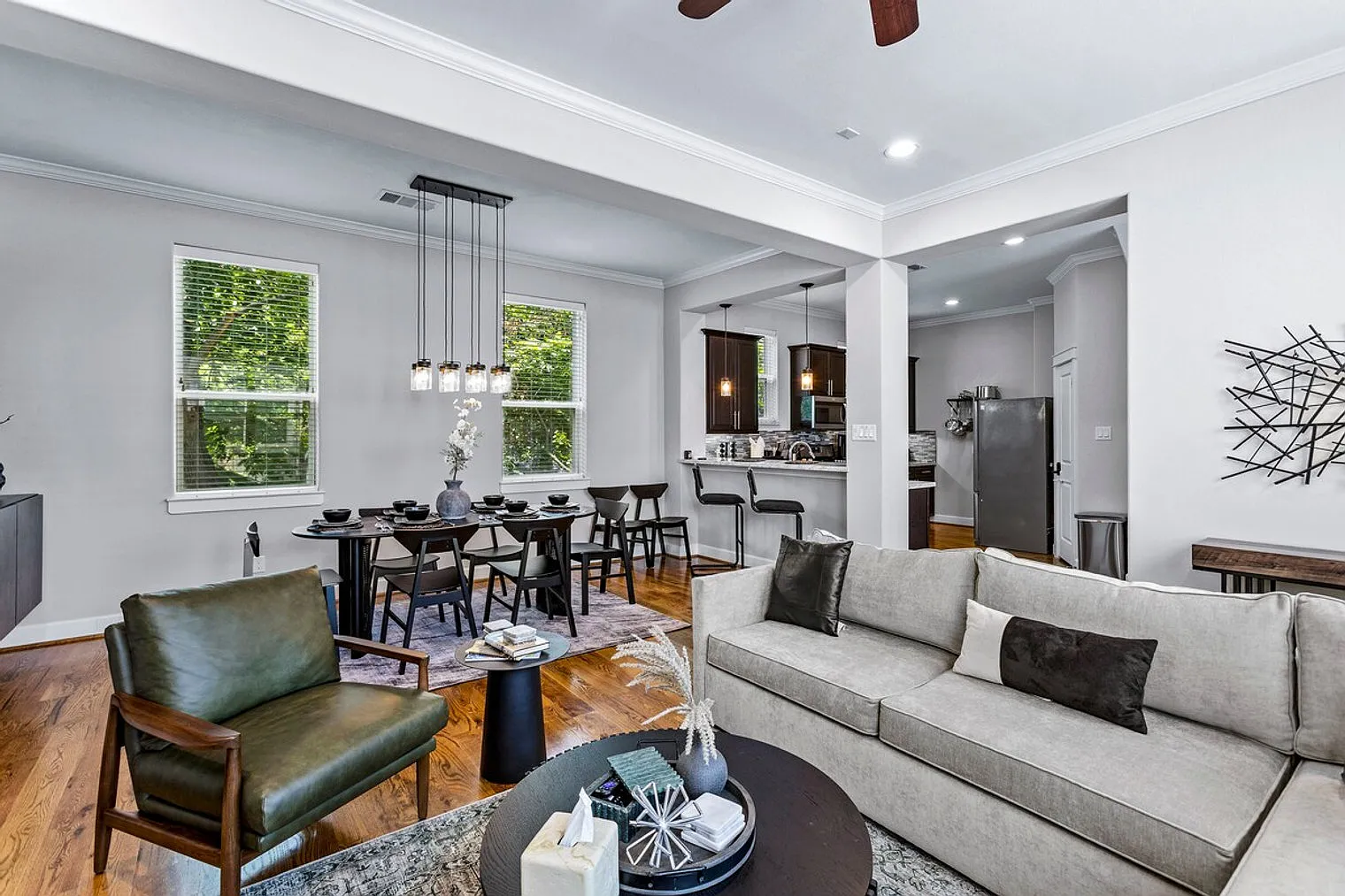 3 bed, 3.5 bath, $5,374 — Photo 2