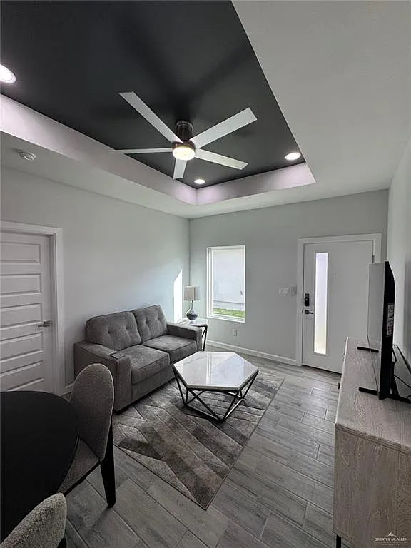 3 bed, 2.0 bath, 1010 sqft, $1,495 — Photo 3