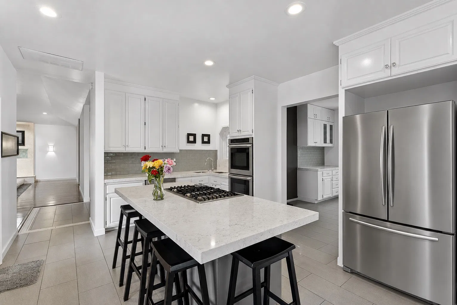 4 bed, 2.5 bath, 3100 sqft, $4,500 — Photo 2
