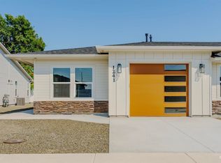 1241 Phillips Cir, Ontario, OR 97914