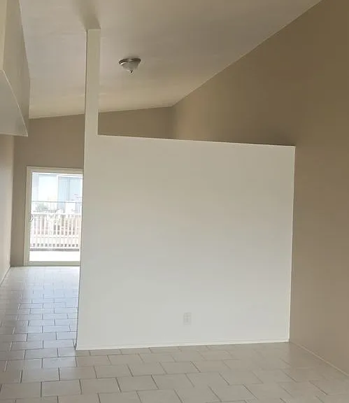 821 N Vineyard Ave #D — Photo 2