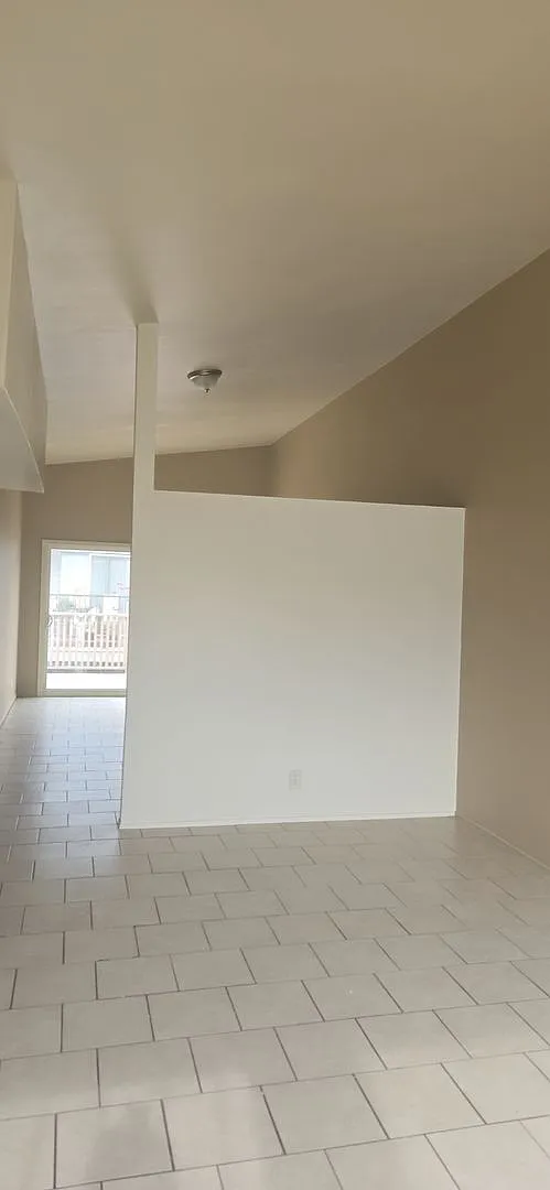 Building Photo - 821 N Vineyard Ave #D