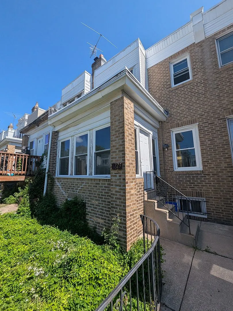 1723 N Robinson St photo 1