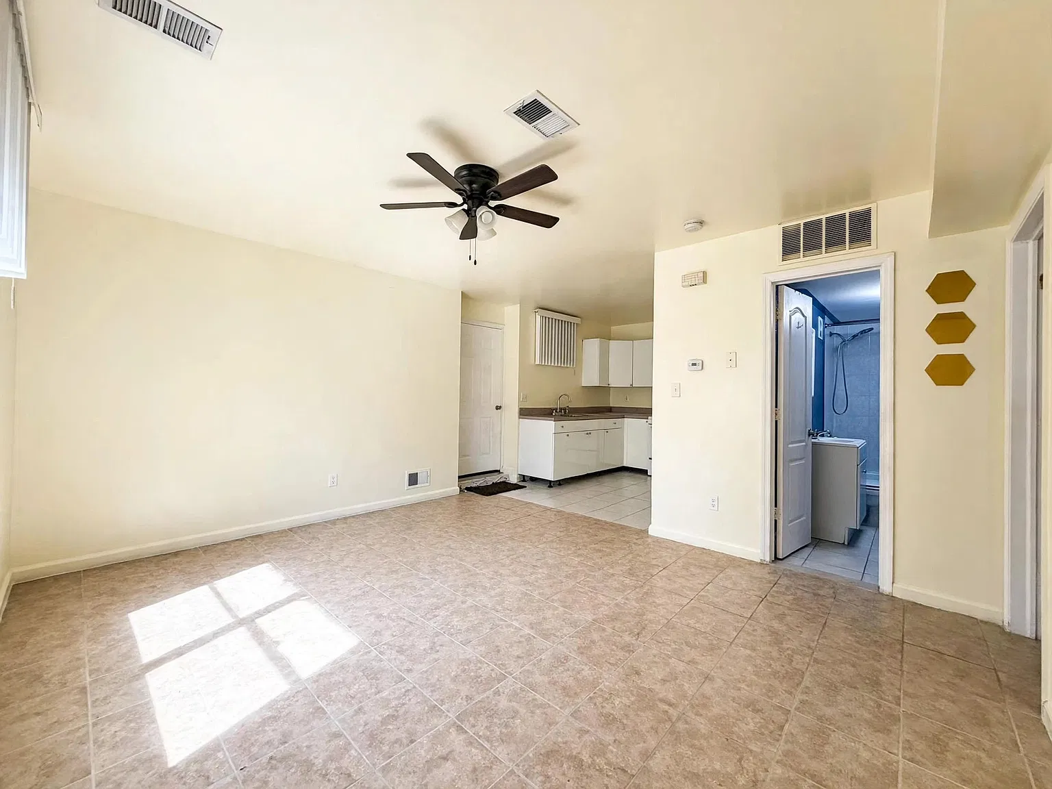 1 bed, $1,600 — Photo 3