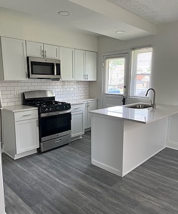 2nd image of 1364-1370 Northwest Blvd