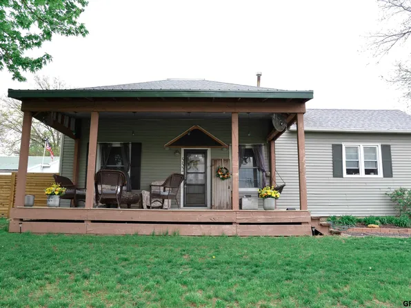 552 N 1st St, Tecumseh, NE 68450