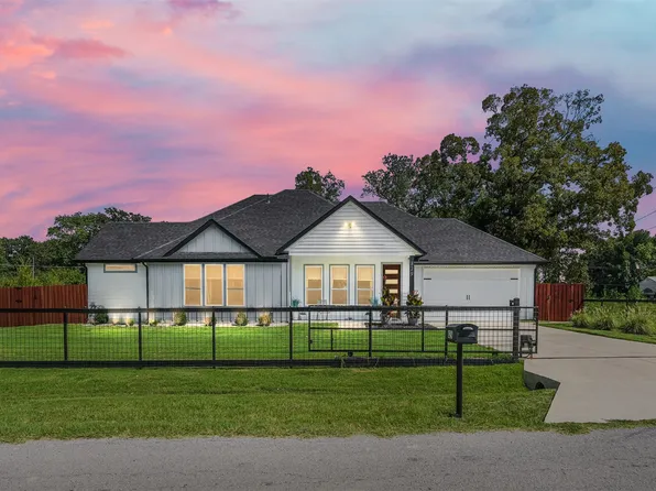 829 Maloma Rd, Tool, TX 75143