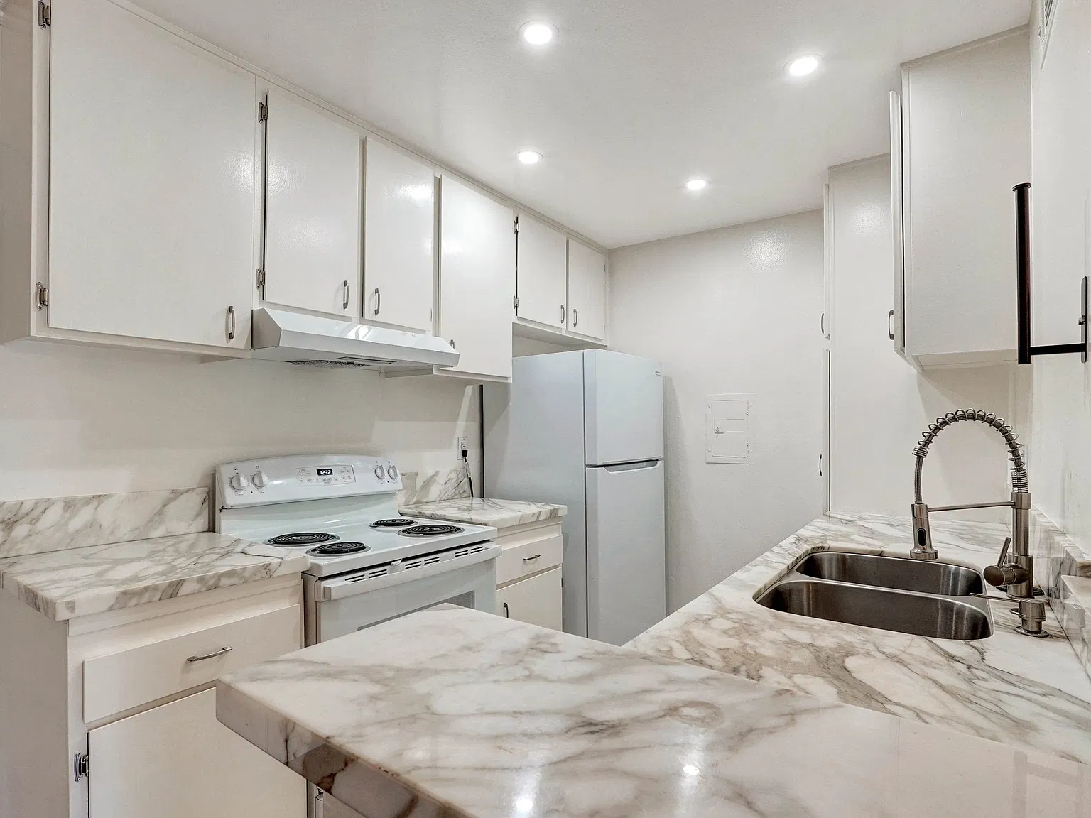 23515 Lyons Ave — Photo 1