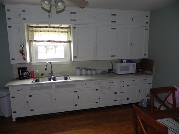 4th image of 1718 W Division St