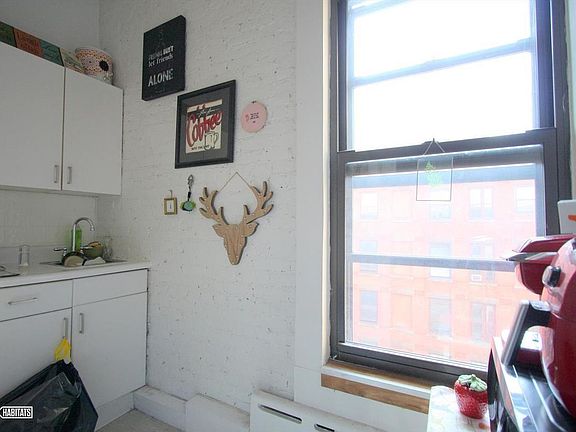 4th image of 501 E 73rd St APT 4A