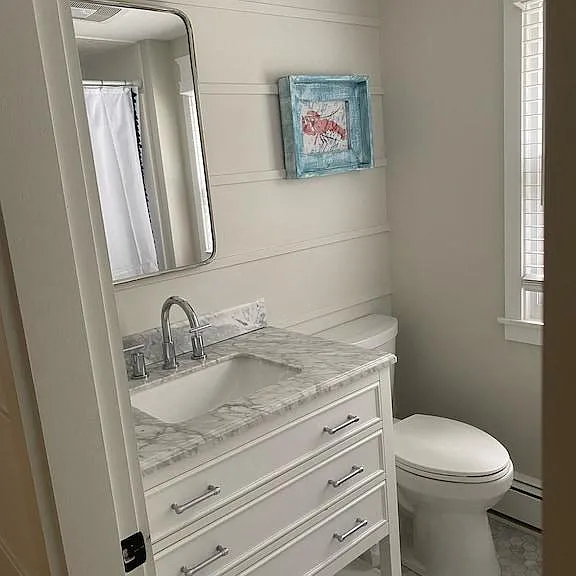 Full bath upstairs