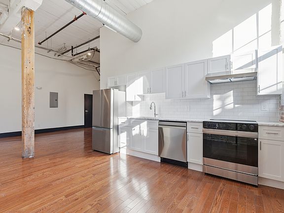 3rd image of 1801 N Howard St #205