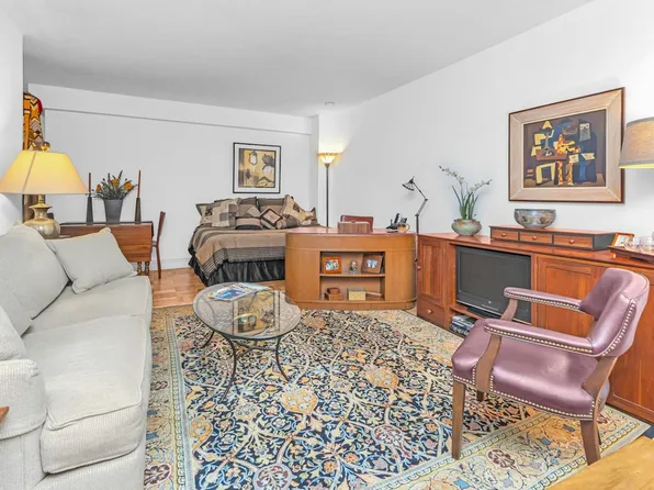 1175 York Avenue 2W image 3 of 6