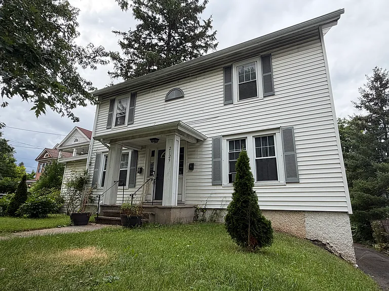 2129 James St #2 — Photo 1