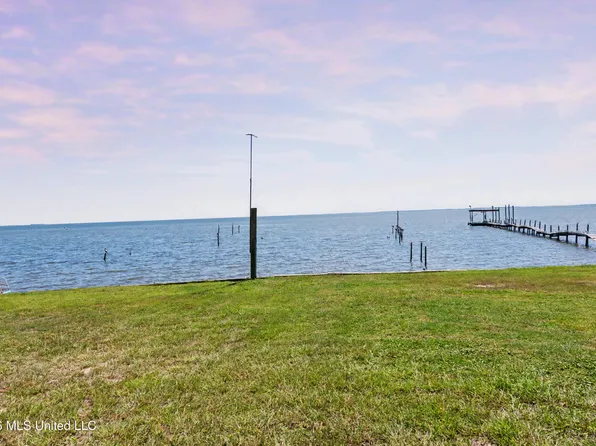 5213 E Belle Fontaine Rd, Ocean Springs, MS 39564