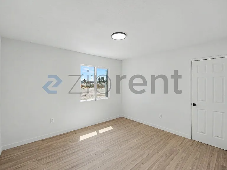 2829 Laurel St — Photo 12