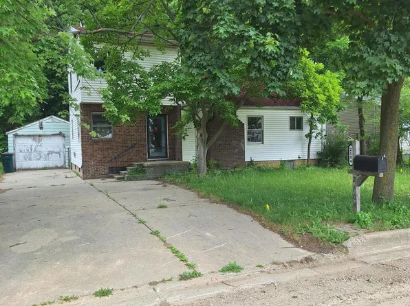 2104 Melvin Ct, Lansing, MI 48917