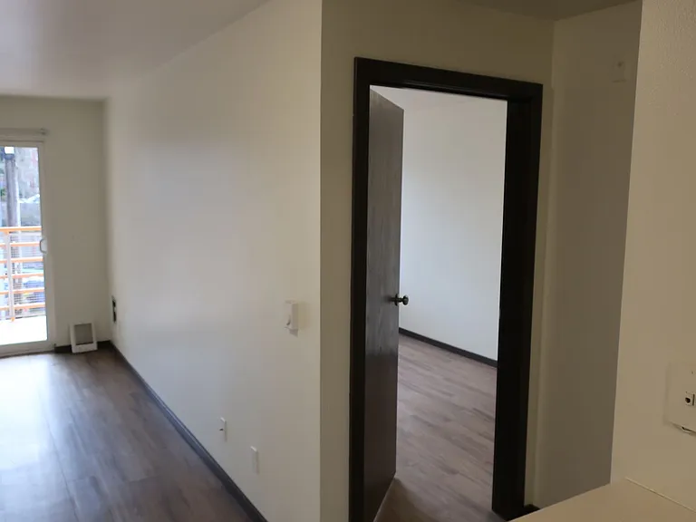 6040 Cali - Spacious 1 & 2 Units | Washer/Dryer | Private Balcony | Lots on Natural Light — Photo 42