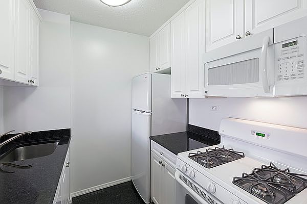 1st image of 225 E 95th St #D8e
