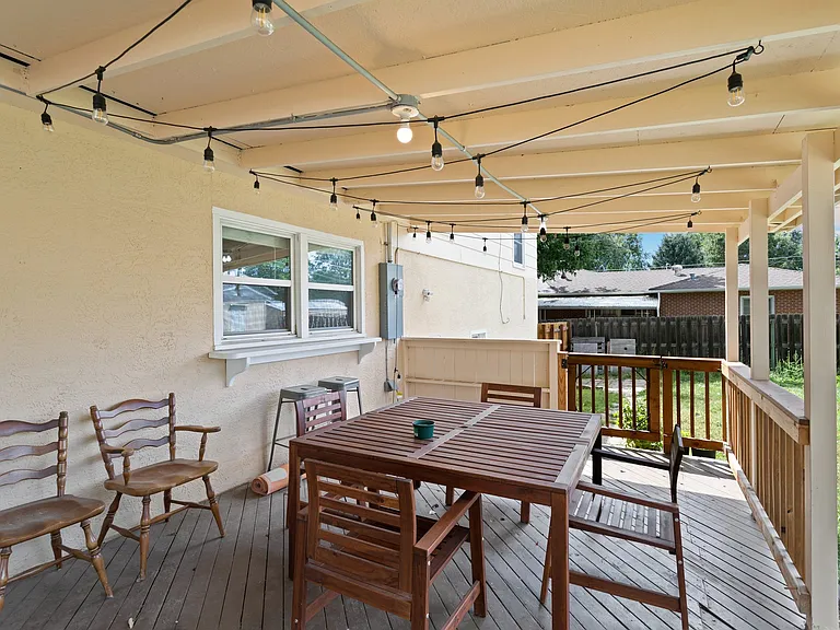 2506 Lelaray St — Photo 31