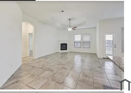 421 Maverick St — Photo 6