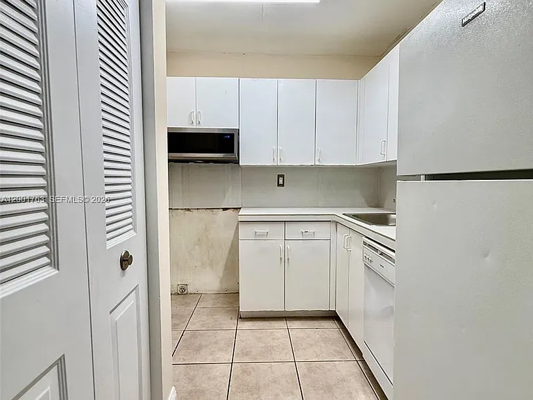 10403 N Kendall Dr #A209 — Photo 9