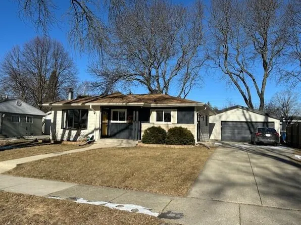 1628 Aldoro DRIVE, Waukesha, WI 53188