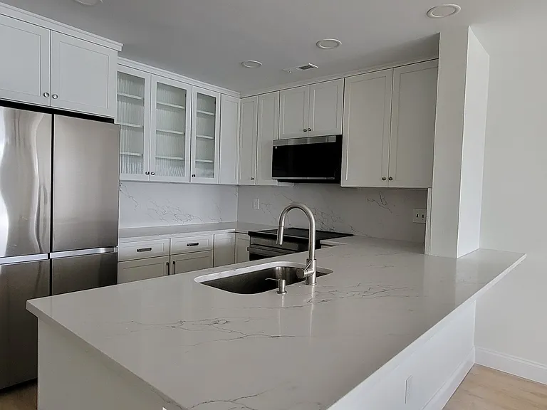 862 Southwest Dr — Photo 3