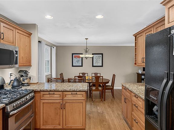 5th image of 107 Loire Valley Dr