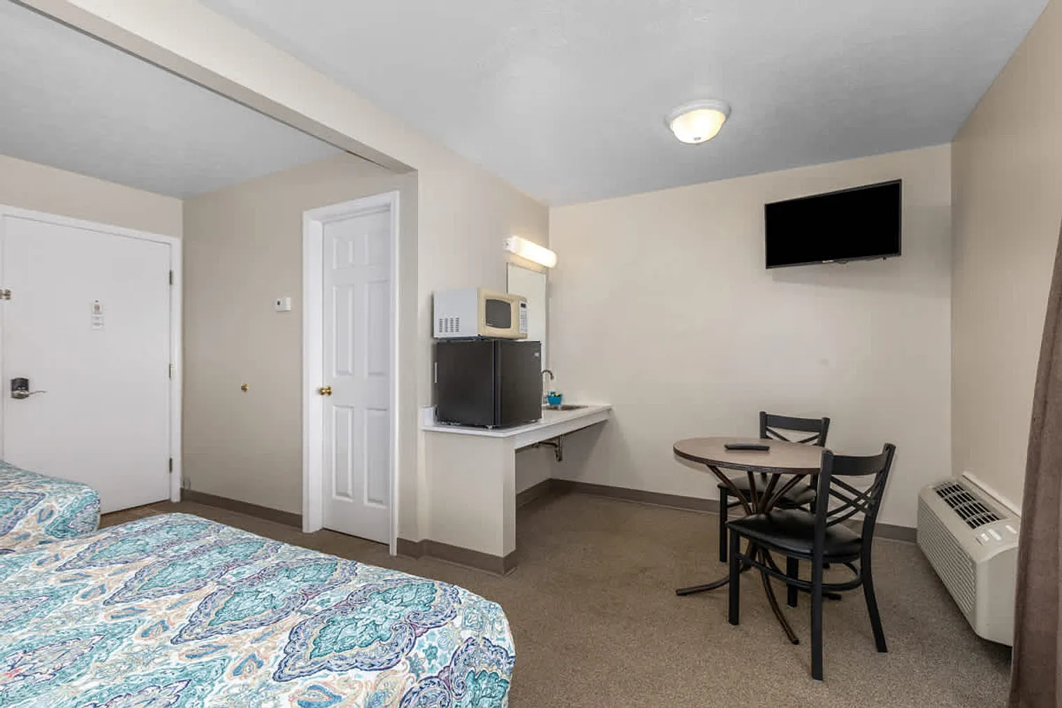 Studio, 1.0 bath, $1,277 — Photo 2