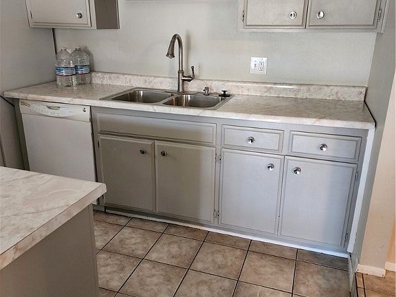 5th image of 1400 Gloria Ln