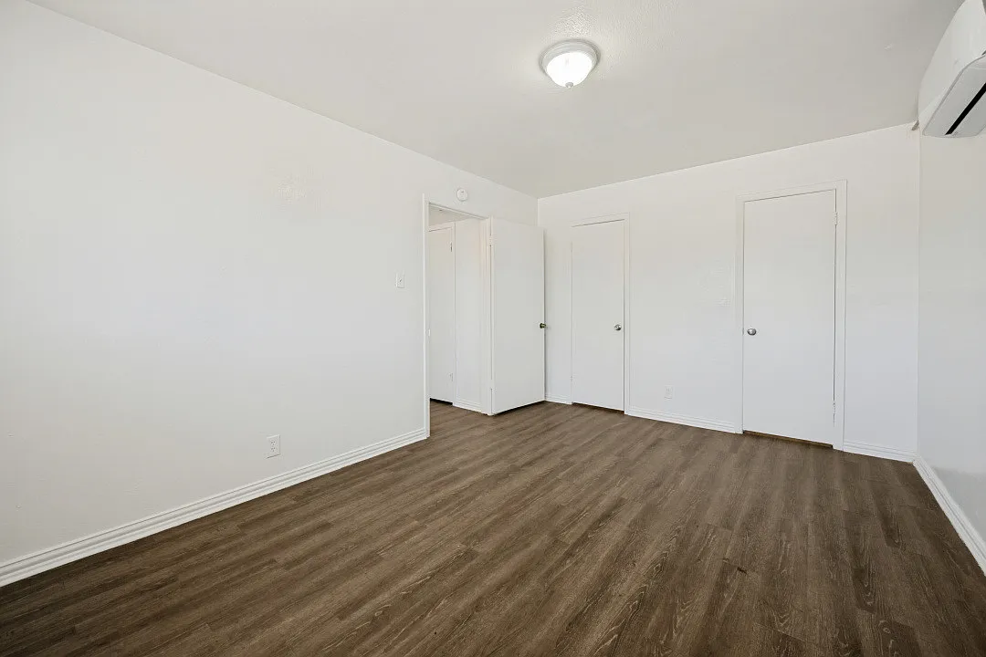 2701 Hemphill St — Photo 3