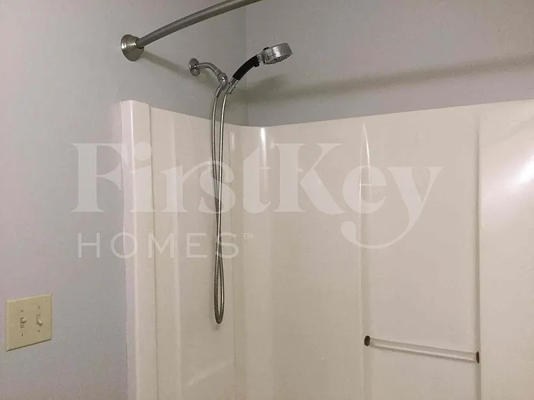 8102 Kingston Dr — Photo 17