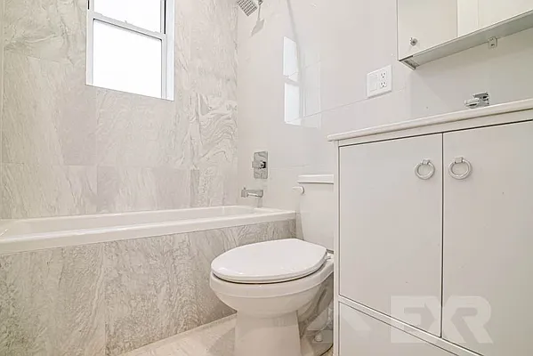 Rented by EXR | media 4