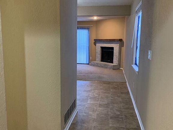 2nd image of 131 SW Oxford Pl