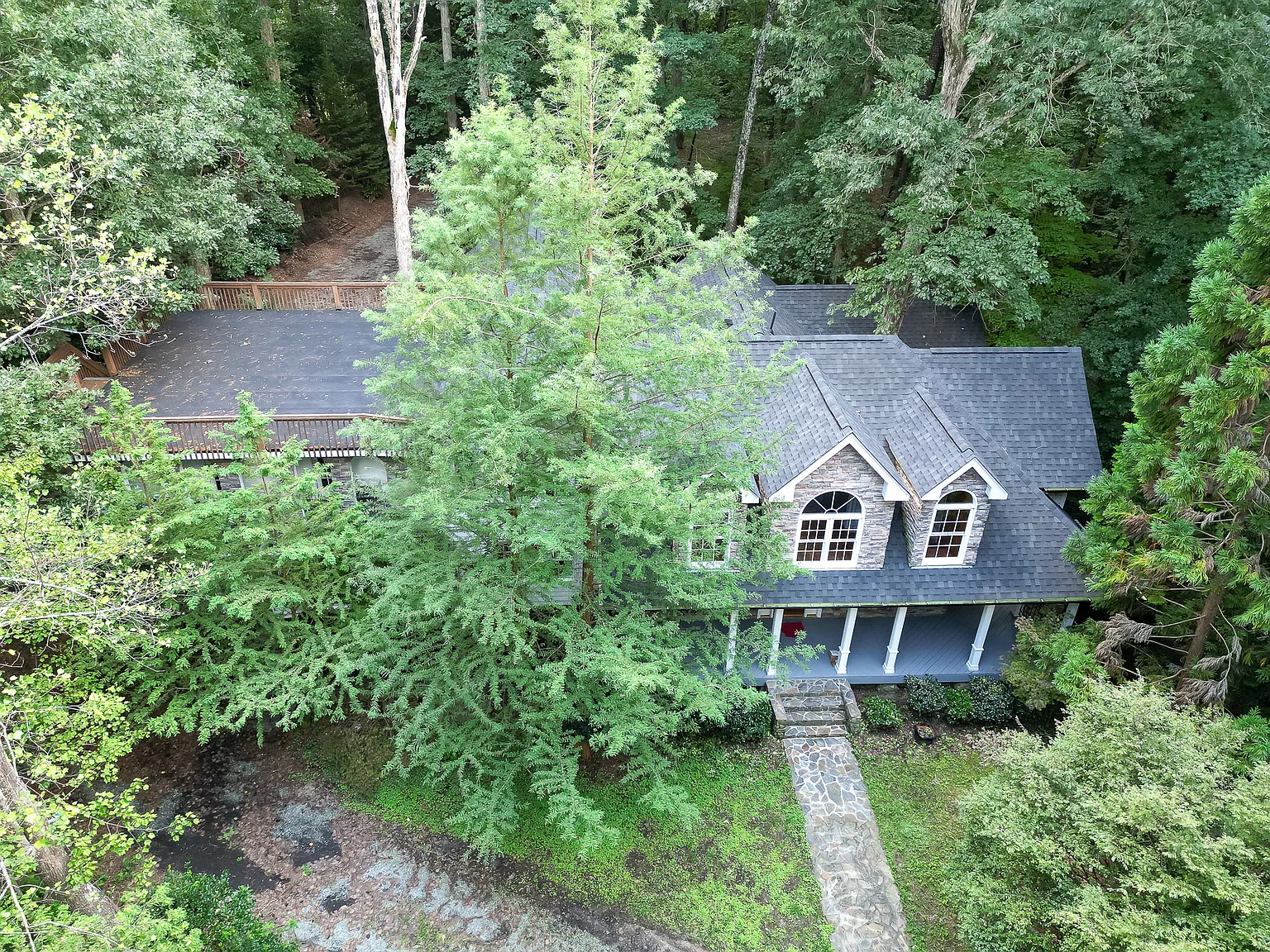 4 bed, 4600 sqft, $3,600 — Photo 2