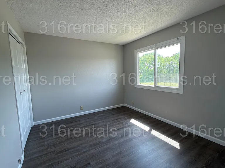 Broadview Apartments — Photo 20