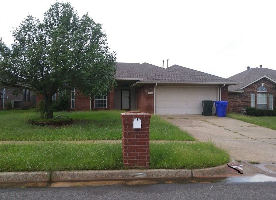 1st image of 204 Sandstone Dr