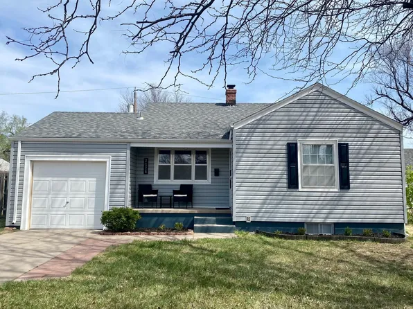 2124 Pawnee Rd, Great Bend, KS 67530