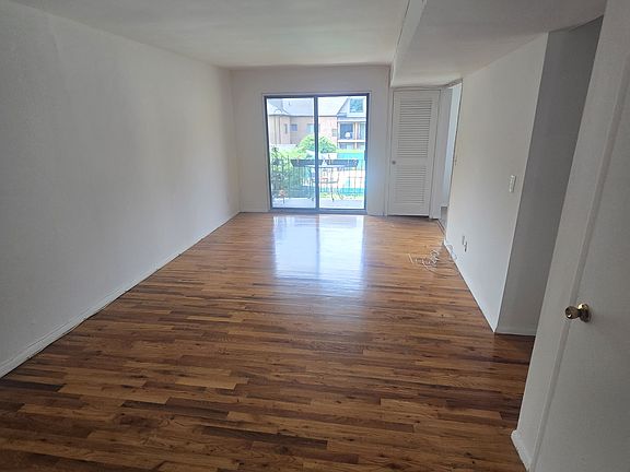 2nd image of 19 Bay Ter APT 2A
