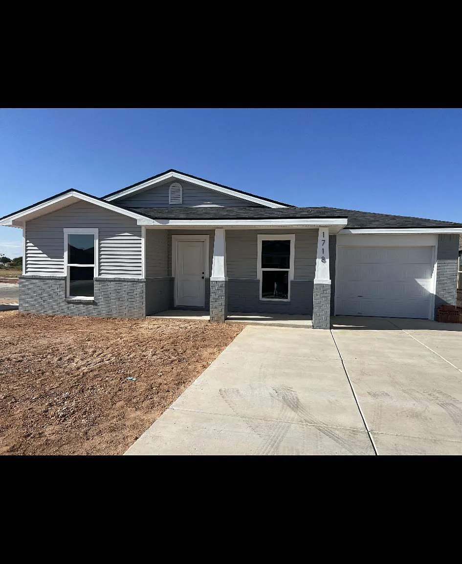 3 bed, 1247 sqft, $1,450 — Photo 1