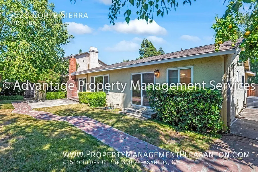 Nice 3 Bed, 2 Bath, 1,932 sq ft house located near downtown Pleasanton — Photo 3