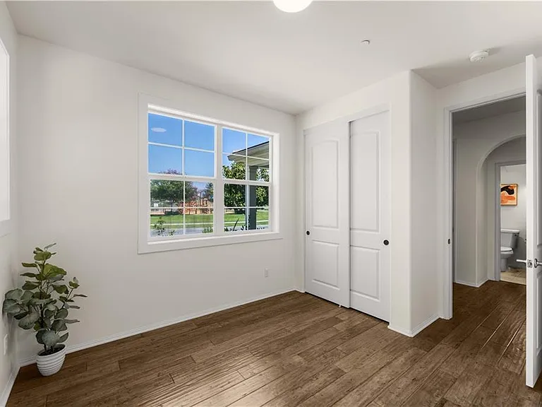 636 E Boxwood Ln — Photo 18