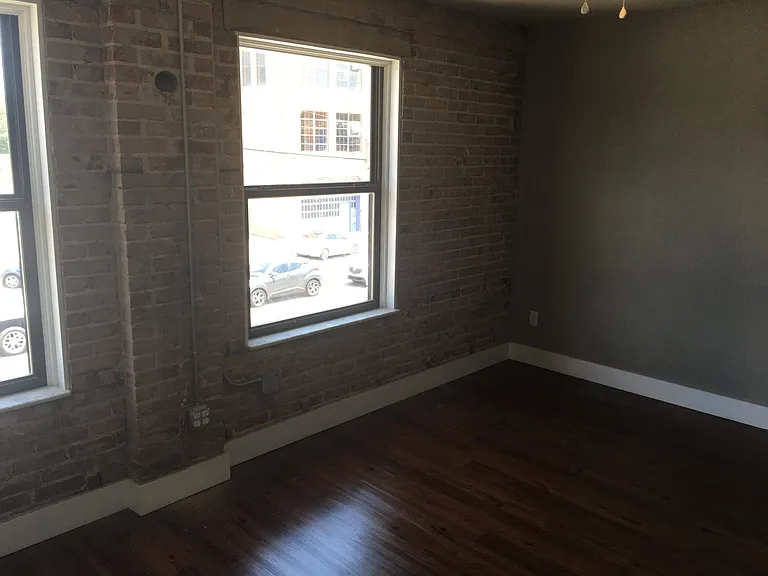 134 NW 13th St — Photo 13