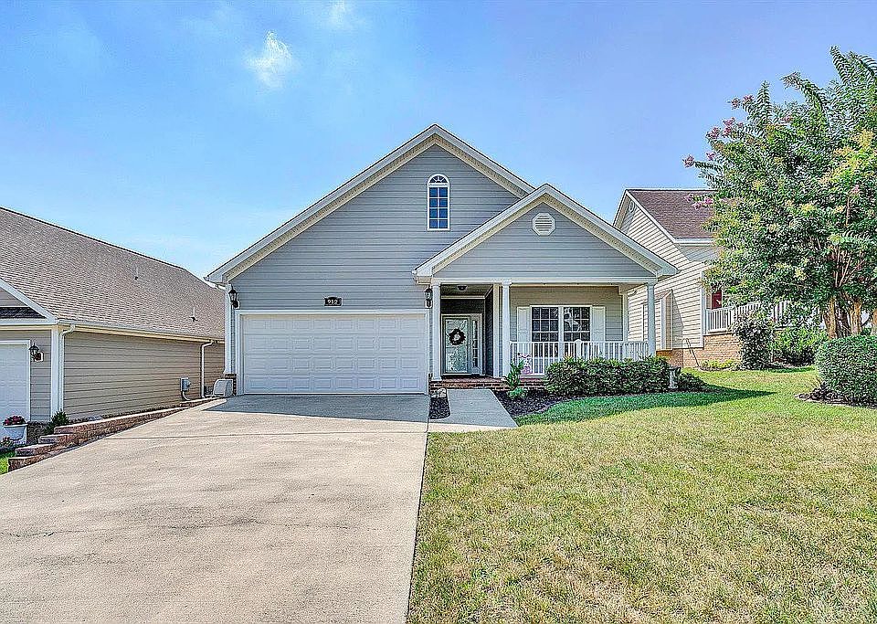 1st image of 912 Langley Pl